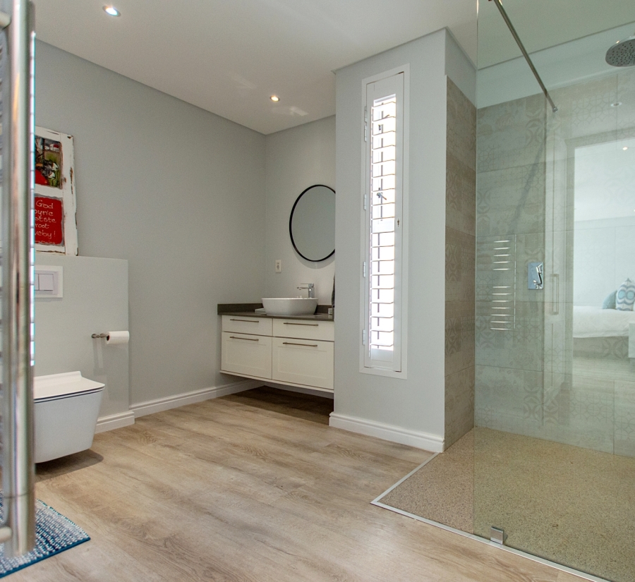 5 Bedroom Property for Sale in Calypso Beach Western Cape